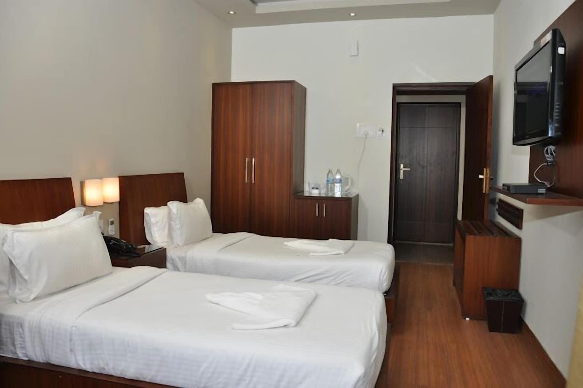Sukhmantra resort y Spa Candolim Exterior foto