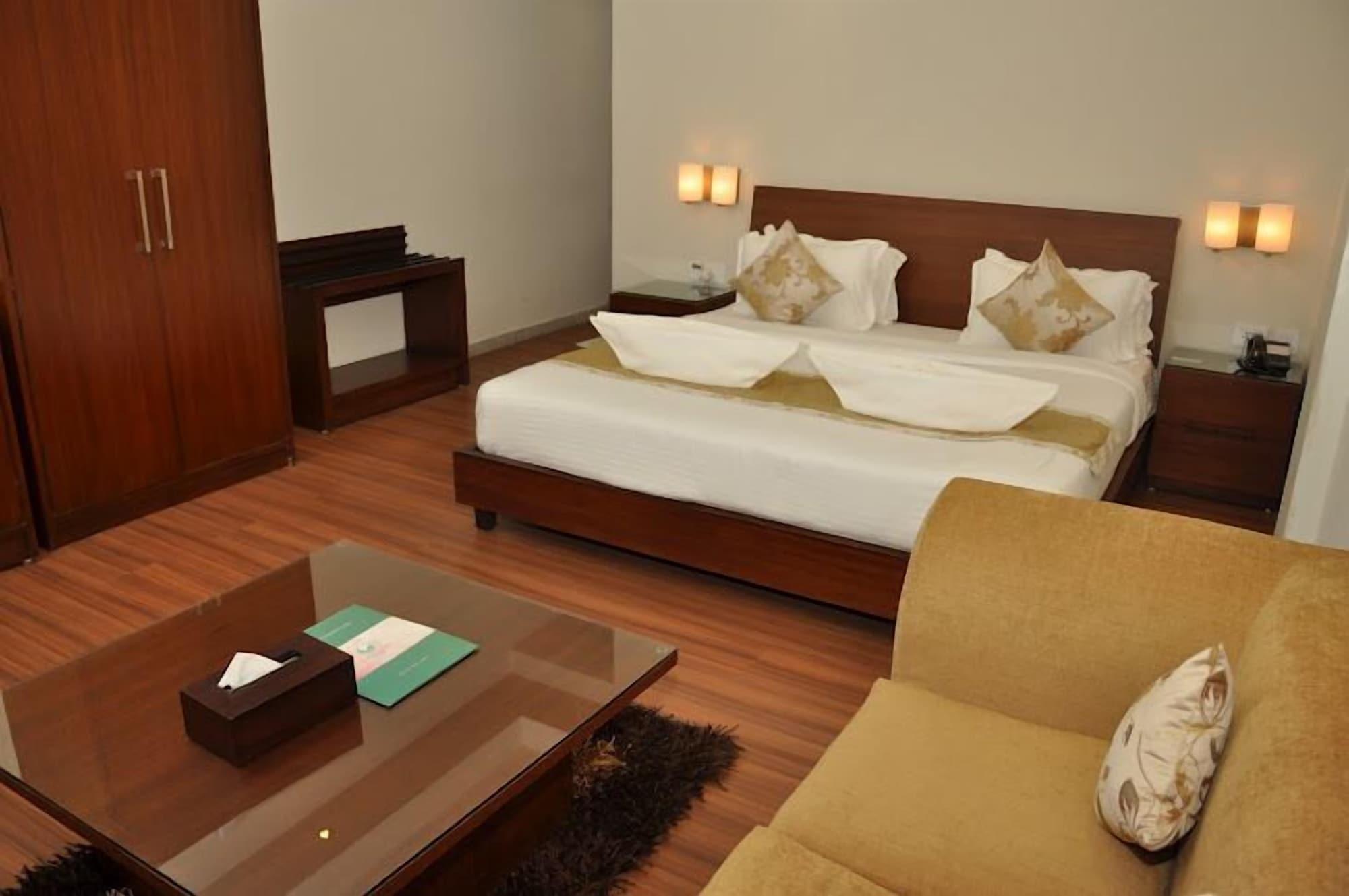 Sukhmantra resort y Spa Candolim Exterior foto