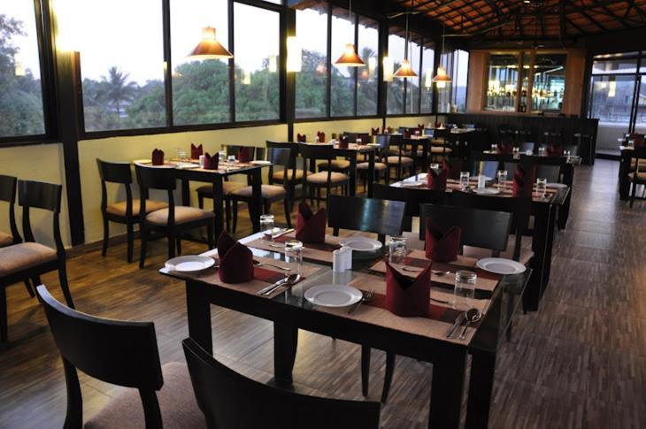 Sukhmantra resort y Spa Candolim Exterior foto